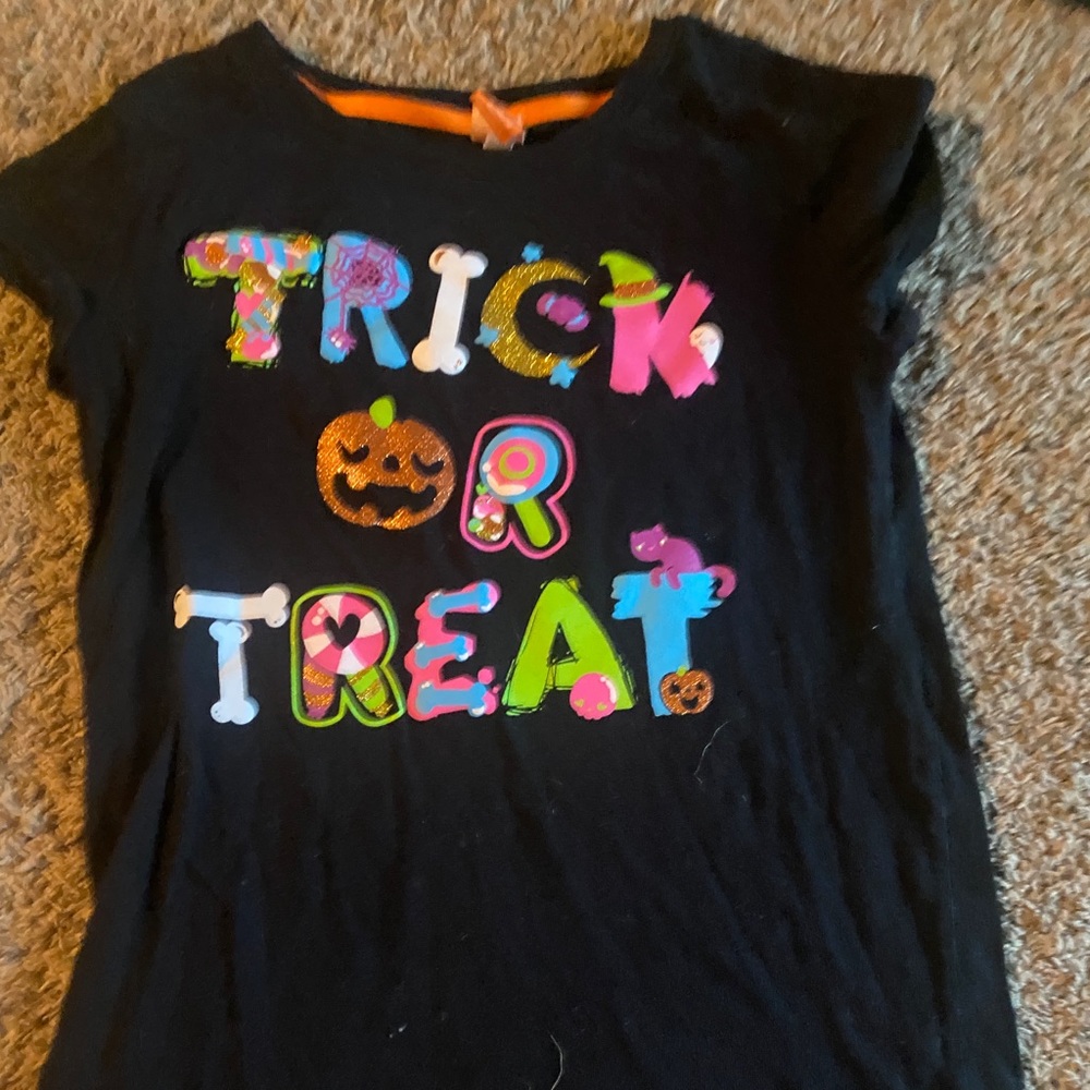 Fun Halloween t shirt.